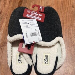 Dearfoams Black and Cream Memory Foam Slippers